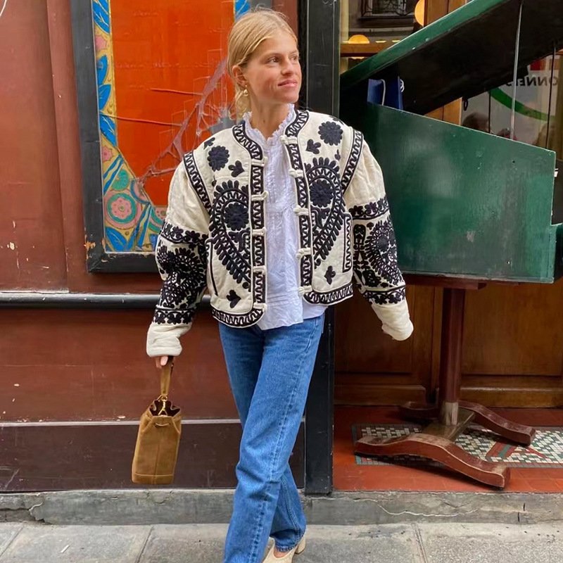 Autumn and winter heavy industry color blocking retro spade embroidery wide round neck lambhair cotton jacket