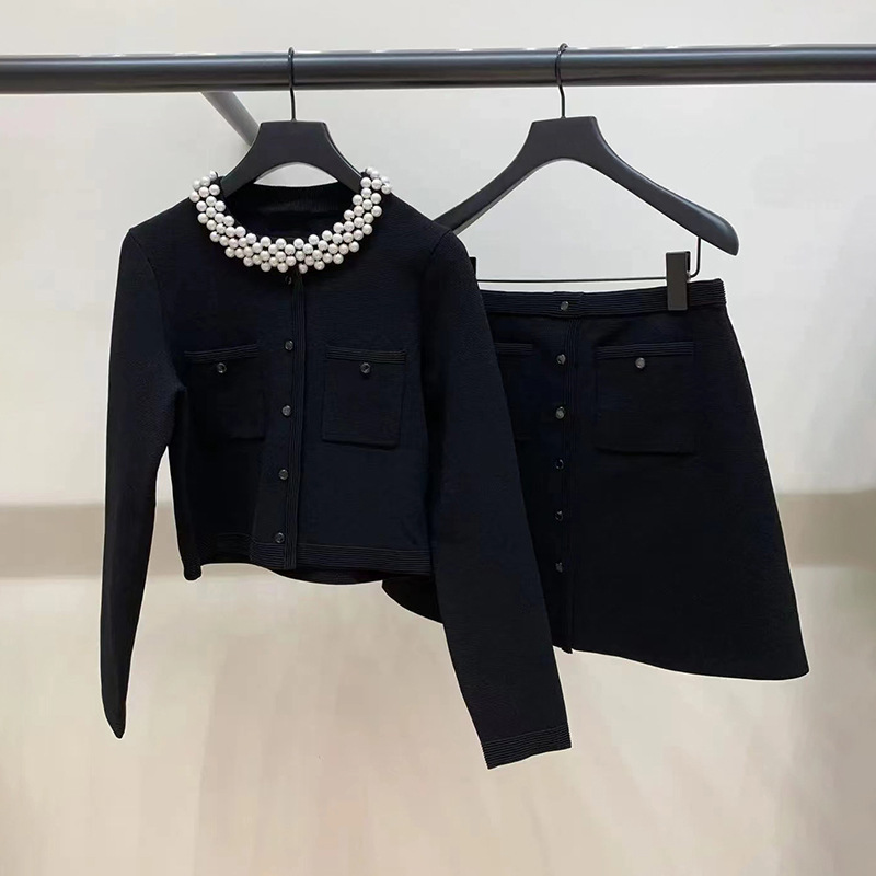 Early Spring Fragrance Black Bead Collar Commuter Knitted Top A-line Skirt Set