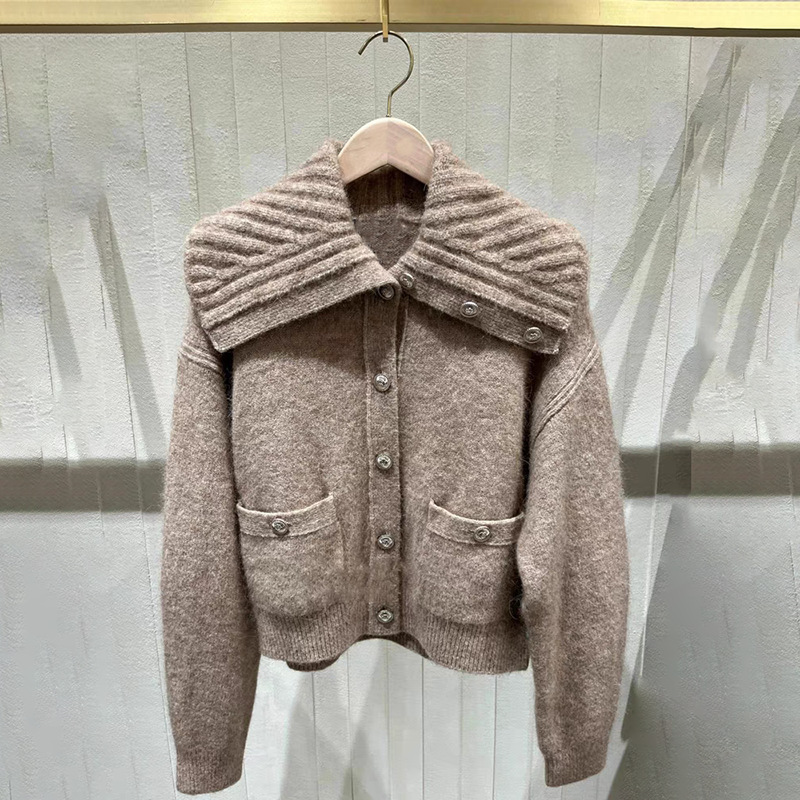 Thick and versatile autumn and winter large collar metal buckle solid color knitted sweater jacket