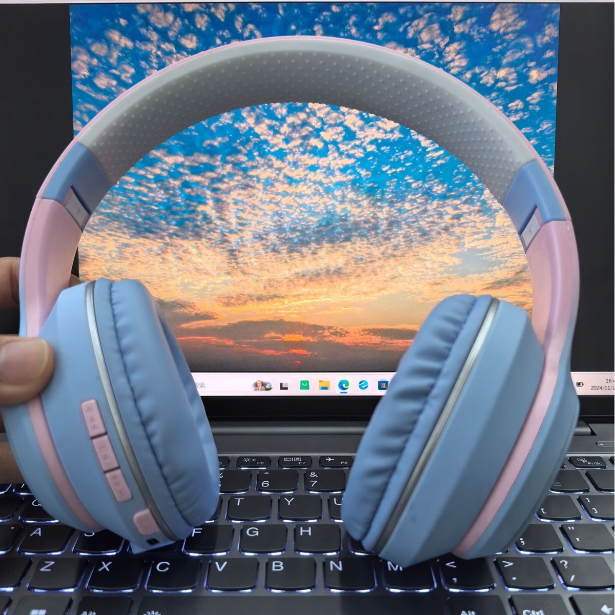 Head mounted wireless Bluetooth earphones, macaron earphones, bass surround sound, business listening, gaming, universal